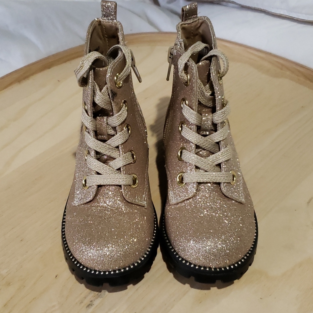Girl's boots